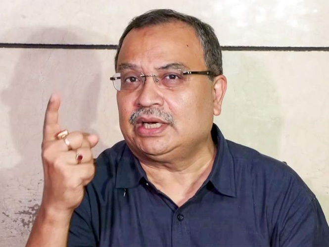 Image from: Kolkata: 2 arrested for throwing eggs at TMC leader Kunal Ghosh near Mamata Banerjee's residence