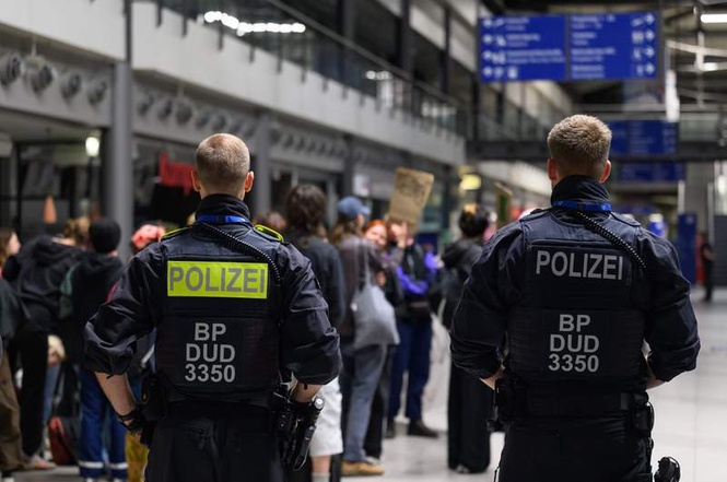 Image from: Germany deports around 30 men to Afghanistan