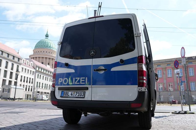Image from: Thousands allowed to return home after WWII bomb defused in Germany