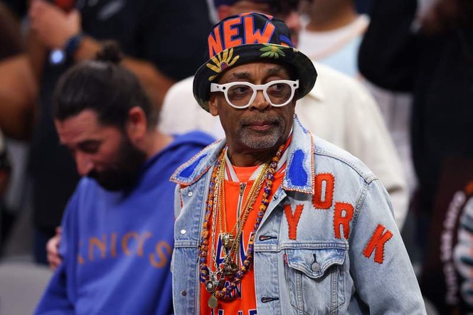 Image from: Spike Lee crashes Jimmy Fallon Show to introduce NBA Champion winners New York Knicks