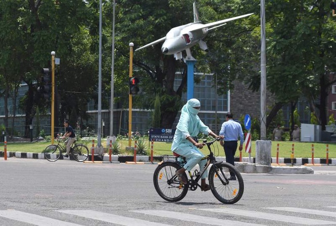 Image from: Warm spell nears peak as temperatures set to ease from weekend; Chandigarh tricity escapes another yellow alert