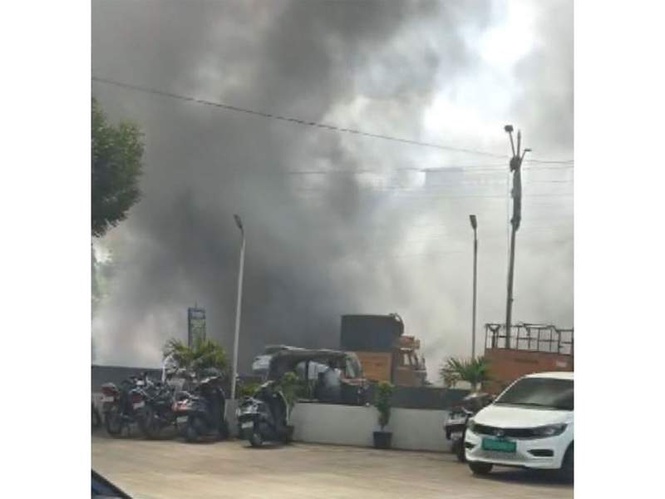 Image from: Maharashtra: Fire breaks out at furniture shops in Pune's Handewadi