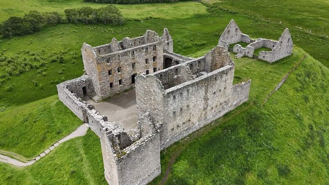 Image from: In the UK, journey through Scottish history in this powerful building that used to house soldiers in the 18th century (it’s got such a rich history!)