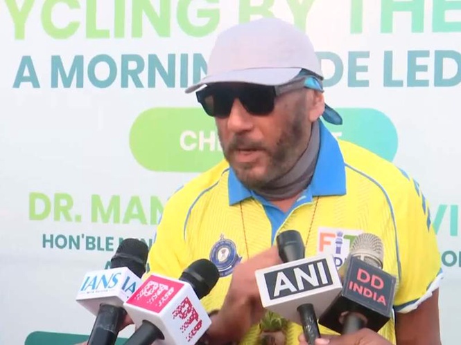 Image from: "Fitness is everything," says Jackie Shroff as he participates in Fit India Cyclothon in Mumbai