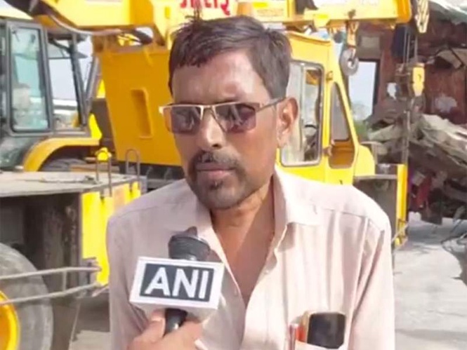Image from: Five killed after bus collides with truck on Vadodara-Halol Road in Gujarat