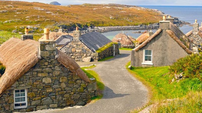 Image from: In Scotland, travel back in time in this historic village with stone houses overlooking the sea and steeped in an otherworldly feel