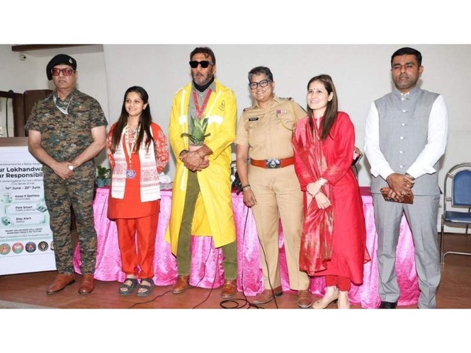 Image from: Mumbai Police to Receive Monsoon Protection Across Seven Police Stations: Lions Club of Mumbai SOL and RASYS Unite in Tribute to Frontline Heroes