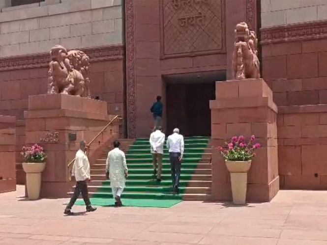 Image from: Sanjay Raut, Arvind Sawant, Anil Desai meet Lok Sabha Speaker amid UBT Sena split buzz