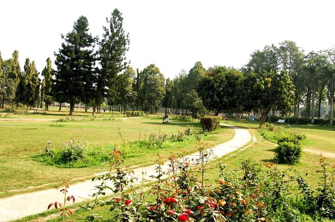 Image from: Kurukshetra University alumni pledge 5 lakh US dollars for cafeteria, rose garden in university