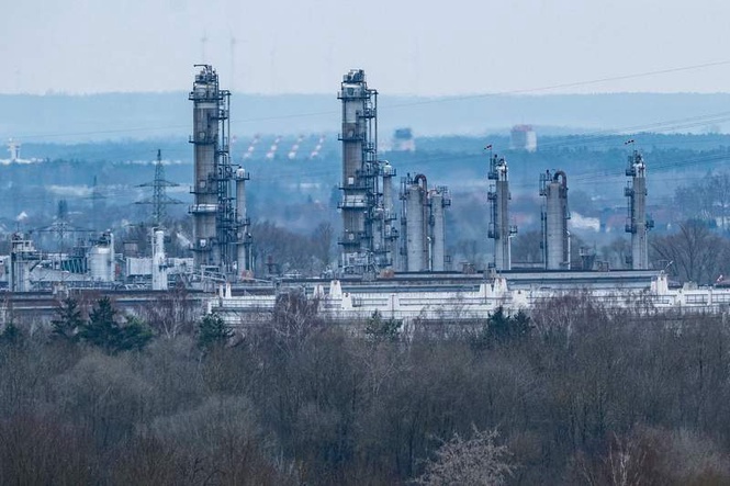 Image from: US crude oil inventories plunge much more than expected