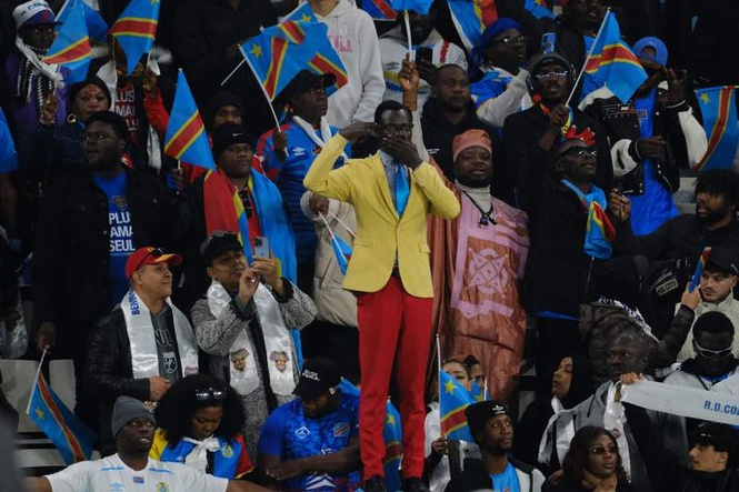 Image from: Meet the DR Congo superfan at the World Cup who stands like a statue for 90 minutes