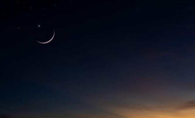 Image from: A Crescent Moon and Three Planets Create a Stunning After-Sunset Sky Formation Tonight