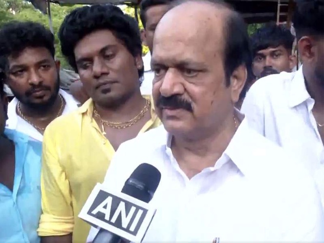 Image from: Explanations of 4 former AIADMK MLAs under review; action in line with assembly rules: Speaker Prabhakar