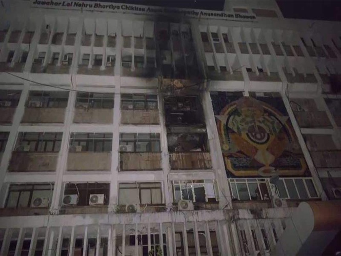 Image from: Delhi: Fire breaks out at Central Council for Research in Ayurvedic Sciences, no casualties