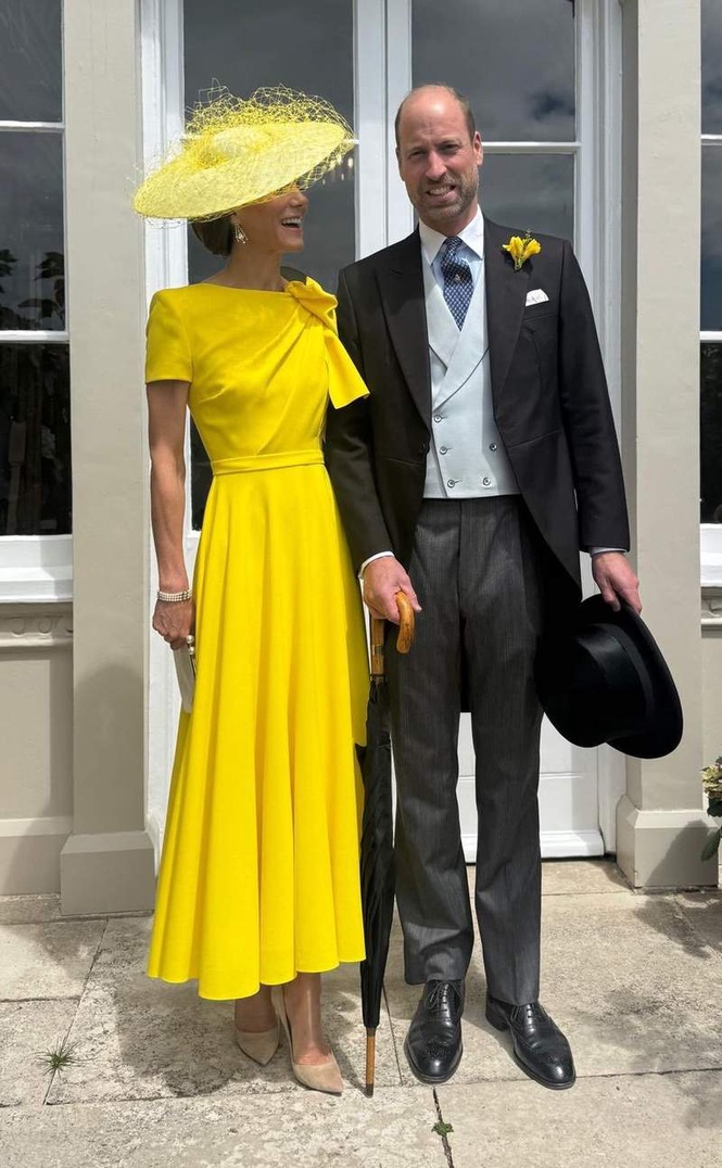 Image from: Catherine and William pose outside 'forever home' before Ascot outing