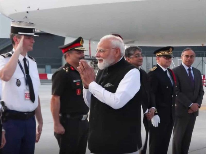 Image from: PM Modi arrives in Paris for final leg of France visit