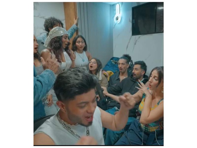 Image from: Nora Fatehi shares BTS moments from FIFA anthem Siir Siir