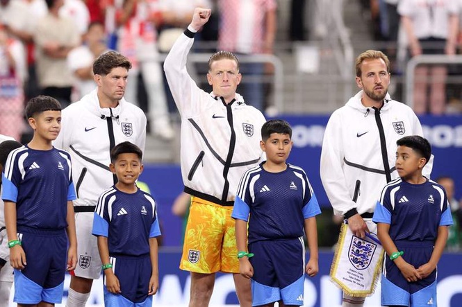 Image from: ‘My husband plays tonight’ – World Cup star’s wife left without luggage after US airline mishap