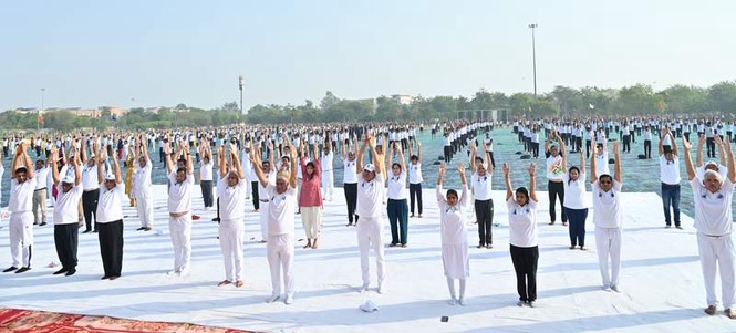 Image from: 5,000 participants join International Yoga Day event at Rohtak varsity