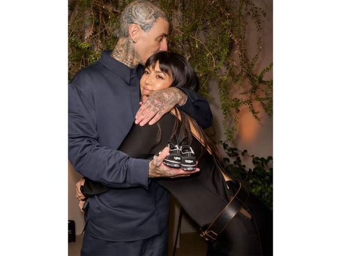 Image from: Kourtney Kardashian, Travis Barker reveal heartbreaking miscarriage before welcoming son Rocky