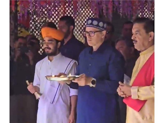 Image from: J-K CM Omar Abdullah offers prayers at Kheer Bhawani temple, reviews Mela arrangements