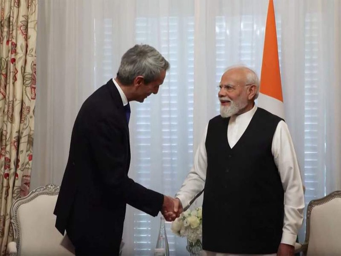 Image from: PM Modi meets Saint-Gobain CEO Benoit Bazin in Paris