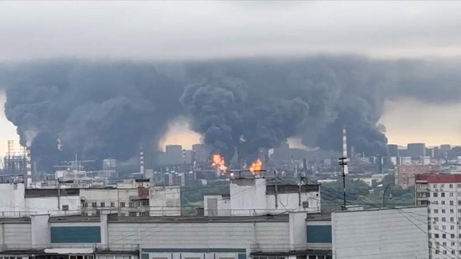 Image from: Ukraine hits Moscow with 'large-scale' attack, oil refinery strike 'justified', Zelensky says
