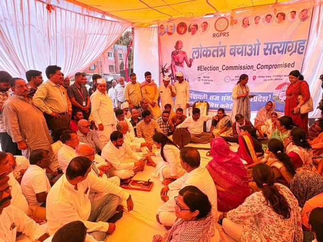 Image from: MP Congress holds 'Loktantra Bachao Satyagraha' in Bhopal against Meenakshi Natarajan's nomination rejection