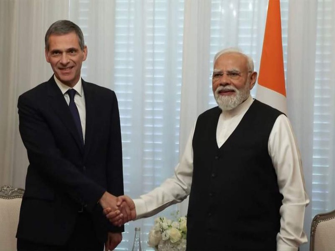 Image from: PM Modi meets CEO of CMA CGM Group Rodolphe Saade in Paris
