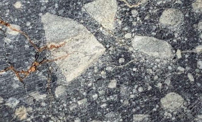 Image from: A Meteorite Sat in an African Desert for Years, and Scientists Have Only Just Discovered What It Contained