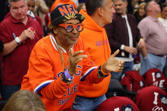 Image from: Spike Lee and New York governor announce new viral Knicks landmark will stay for 2026-27 season