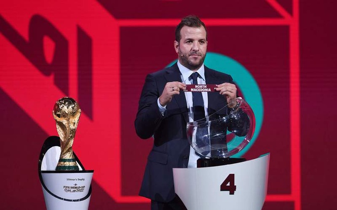 Image from: Van der Vaart to stay as pundit for Dutch TV despite 'racist' remark