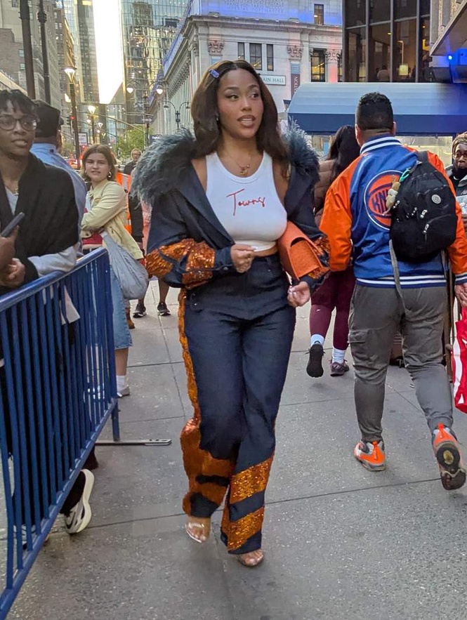 Image from: How to buy Jordyn Woods’ sold-out ‘lucky’ New York Knicks bag for $125