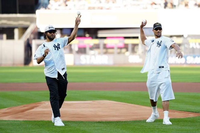 Image from: Jalen Brunson calls out Josh Hart’s ‘hella weird’ pitching technique at Yankee Stadium