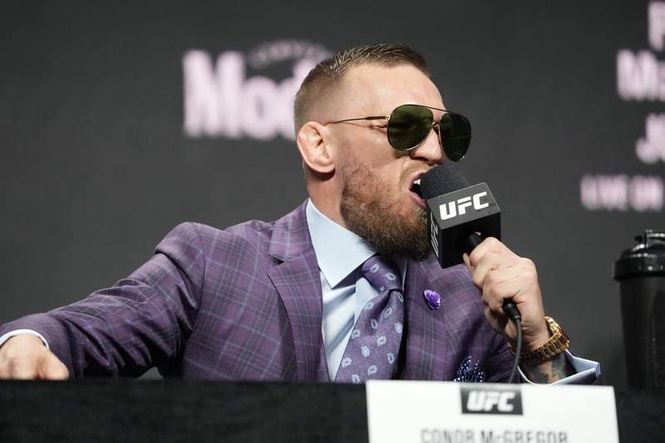 Image from: The one comment that ignited McGregor vs. Machine Gun Kelly’s explosive red carpet meltdown