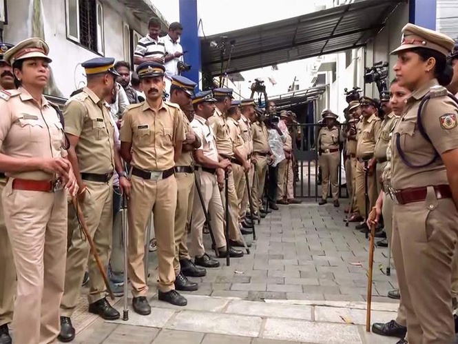 Image from: Security increased at homes of six rebel Shiv Sena (UBT) MPs after skipping parliamentary meet in Delhi