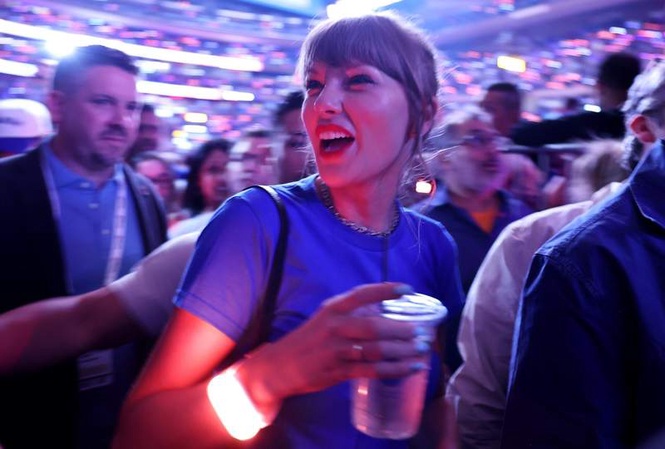 Image from: Where Taylor Swift was during New York Knicks NBA Championship parade