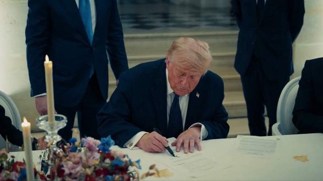 Image from: 'We cleared the plates': Versailles dinner becomes stage for Trump's surprise signature of Iran deal