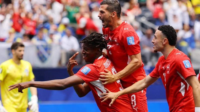 Image from: World Cup 2026: Manzambi's brace powers Switzerland past Bosnia