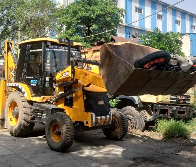 Image from: Biker critically hurt in accident in Ludhiana; JCB driver booked