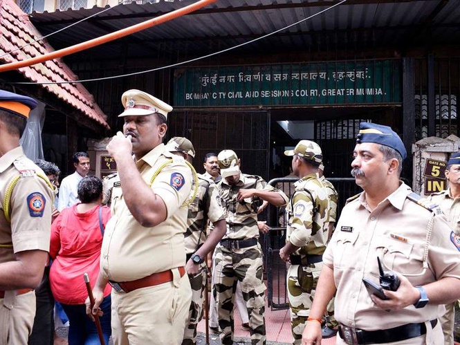 Image from: Mumbai Sessions Court denies anticipatory bail to Sudhir Valia in Rs 1,000 crore fraud case