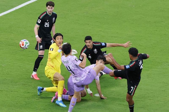 Image from: Mexico through to World Cup knock-outs after win over South Korea