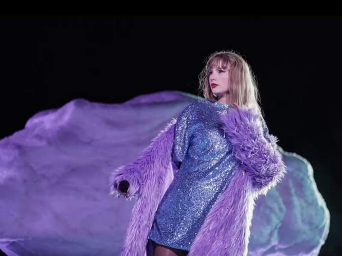Image from: Taylor Swift shares behind-the-scenes glimpse of recording 'I Knew It, I Knew You' for 'Toy Story 5'