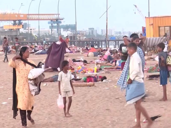 Image from: Mumbai residents sleep on Versova beach to escape extreme heat