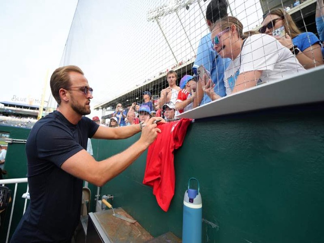 Image from: FIFA World Cup 2026: Harry Kane, England teammates spend recovery day at Kansas City Royals game