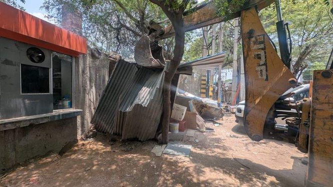 Image from: Gurugram sealing drive leaves 40 families homeless; DLF tenants seek protection from sudden eviction