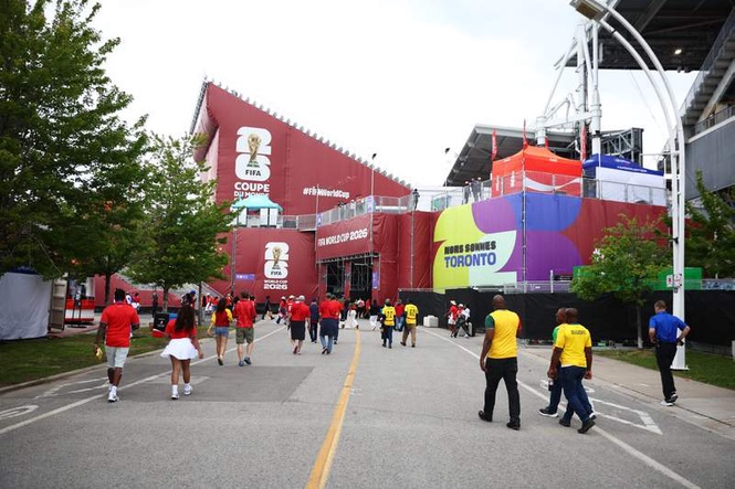Image from: Furious World Cup fans slam ‘abhorrent’ price of sandwich and coke at Toronto Stadium