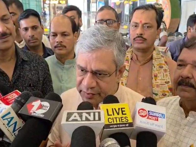 Image from: Chhapra-Delhi Express launch, Patna station expansion, locomotive exports to Guinea: Vaishnaw outlines Bihar's Rs 10,000 crore rail push