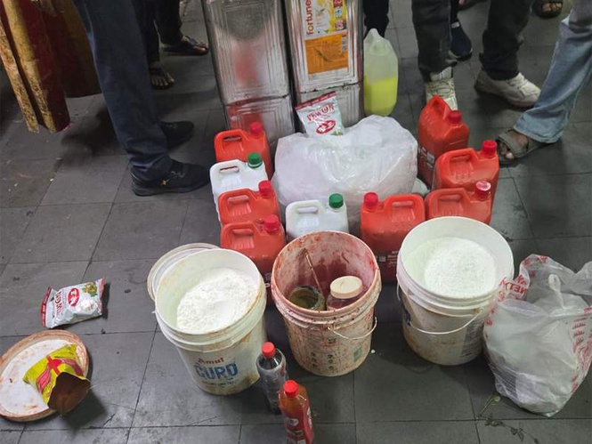 Image from: Telangana: Hyderabad Police busts illegal food godown in Charminar, seizes 110 kg adulterated stock