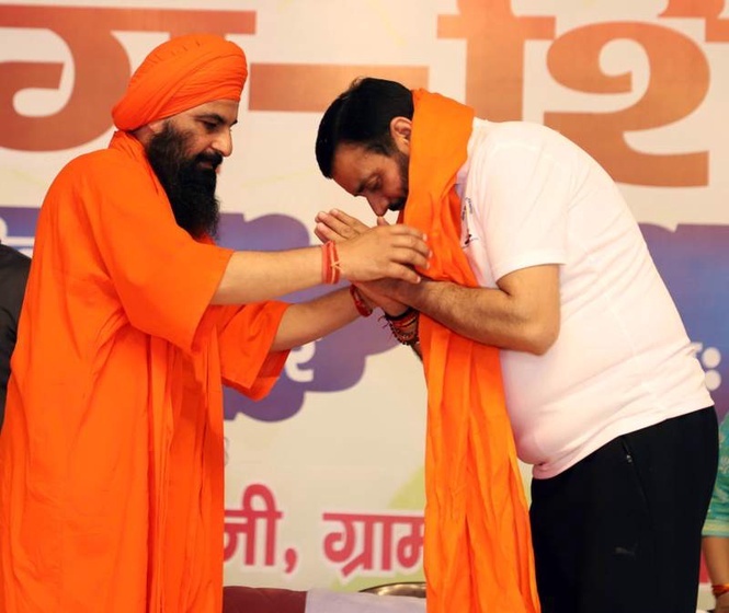 Image from: Haryana CM Nayab Saini shares stage with Baba Brahmdas at Sirsa Dera ahead of Yoga Day